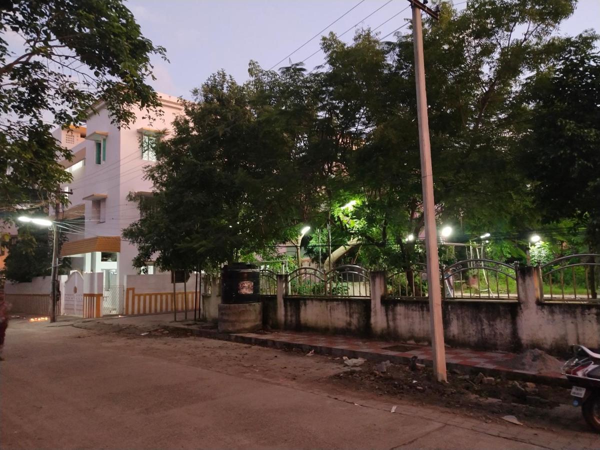 Mayurapriya Inn Τσενάι Εξωτερικό φωτογραφία