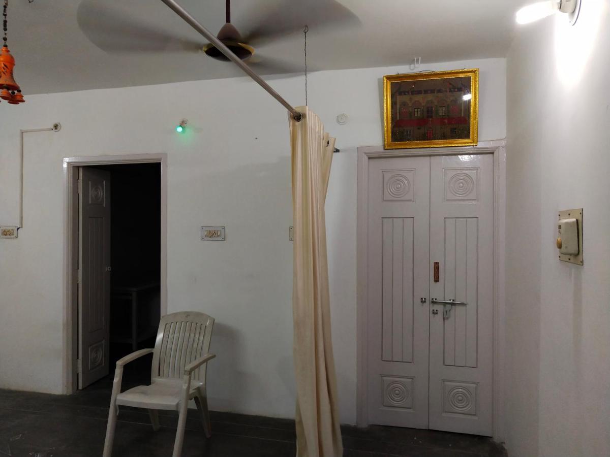 Mayurapriya Inn Τσενάι Εξωτερικό φωτογραφία